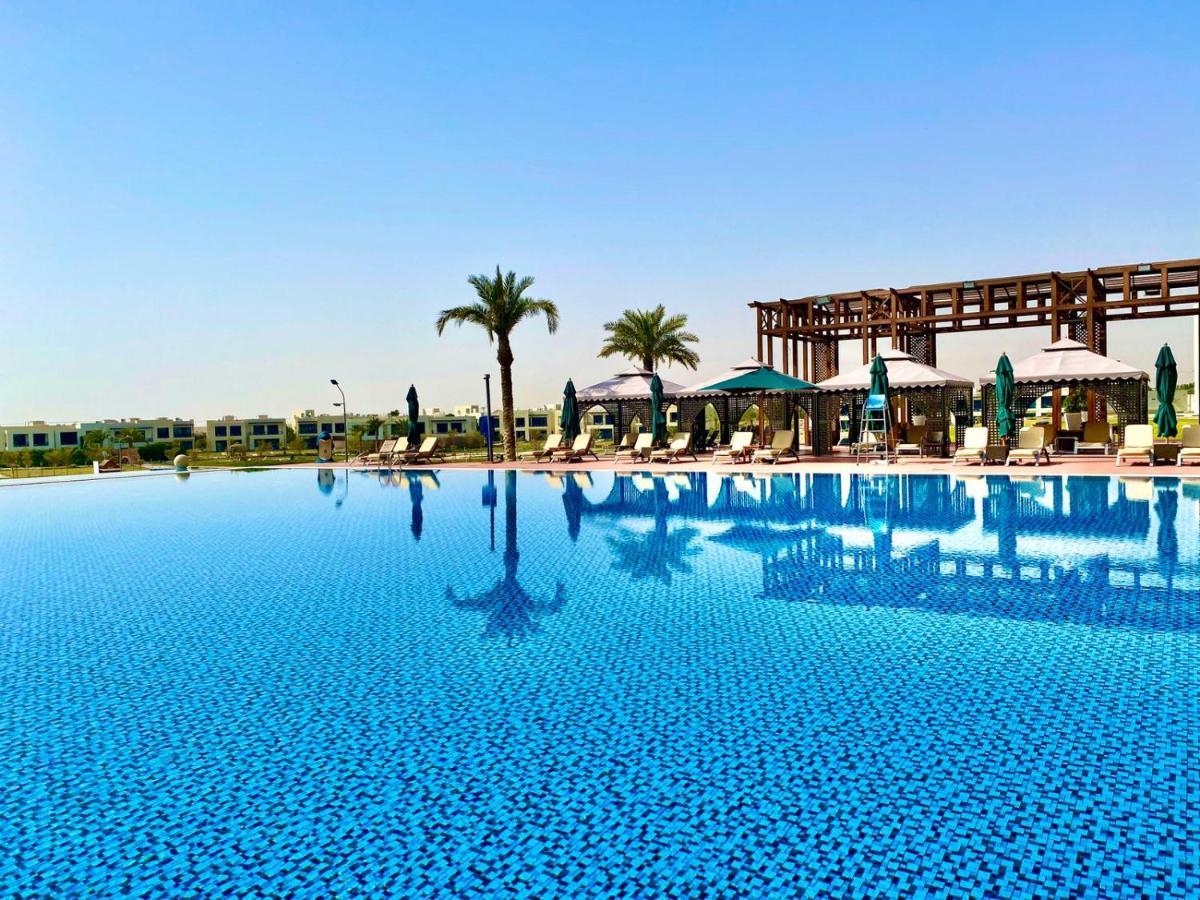 Retaj Salwa Resort & Spa ドーハ エクステリア 写真 The swimming pool at the clubhouse