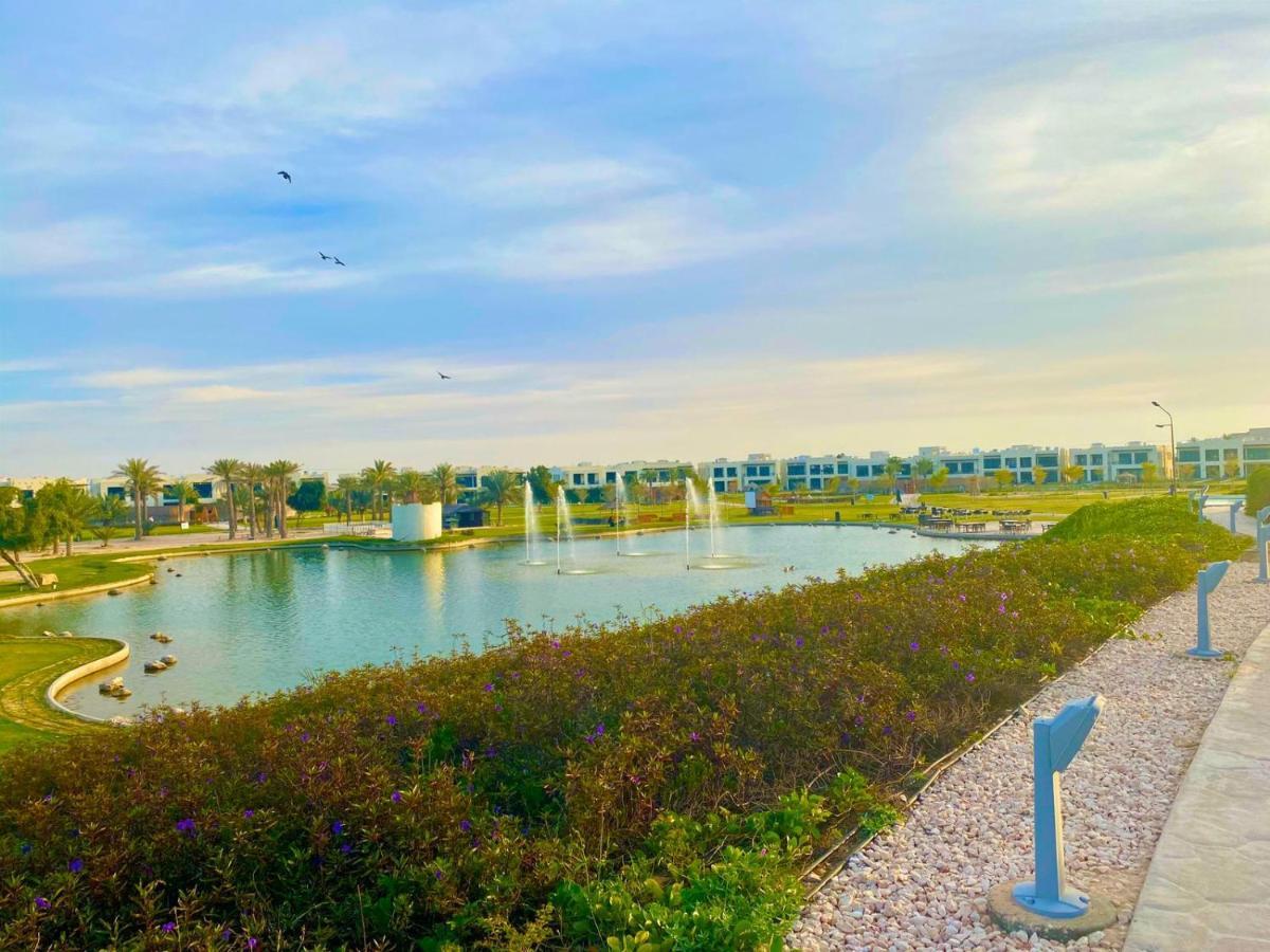 Retaj Salwa Resort & Spa ドーハ エクステリア 写真 View of the lake at Al-Shaqra