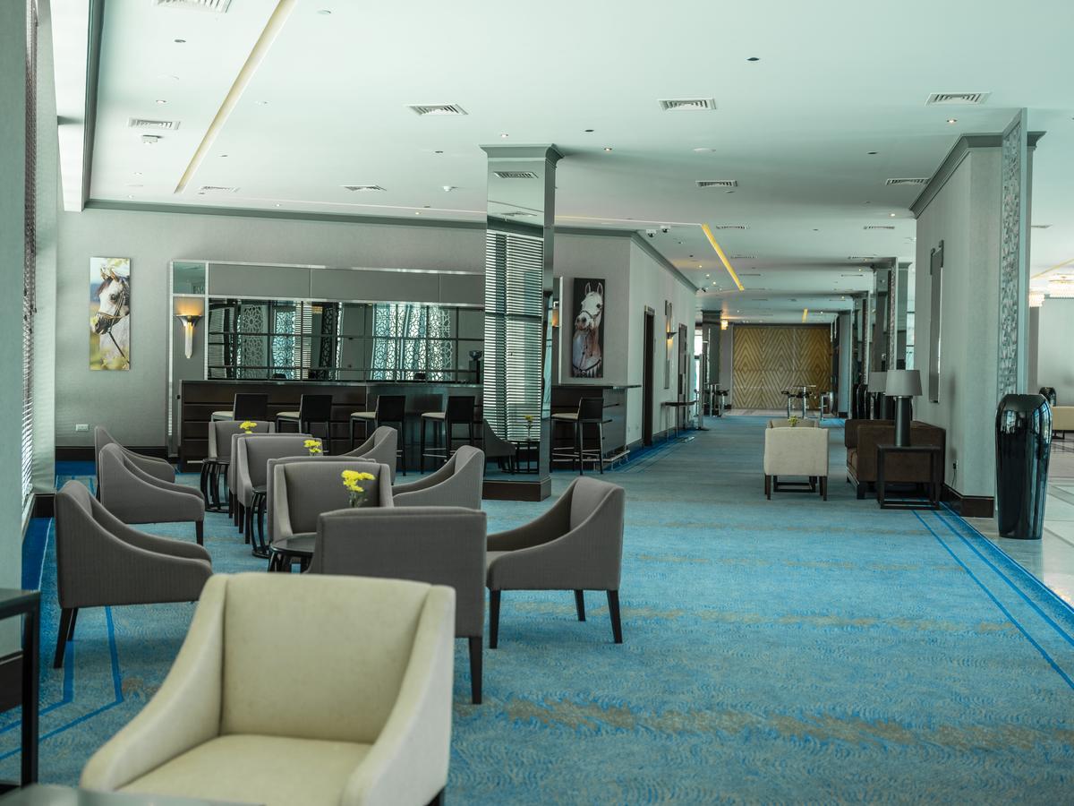 Retaj Salwa Resort & Spa ドーハ エクステリア 写真 The lounge at the airport