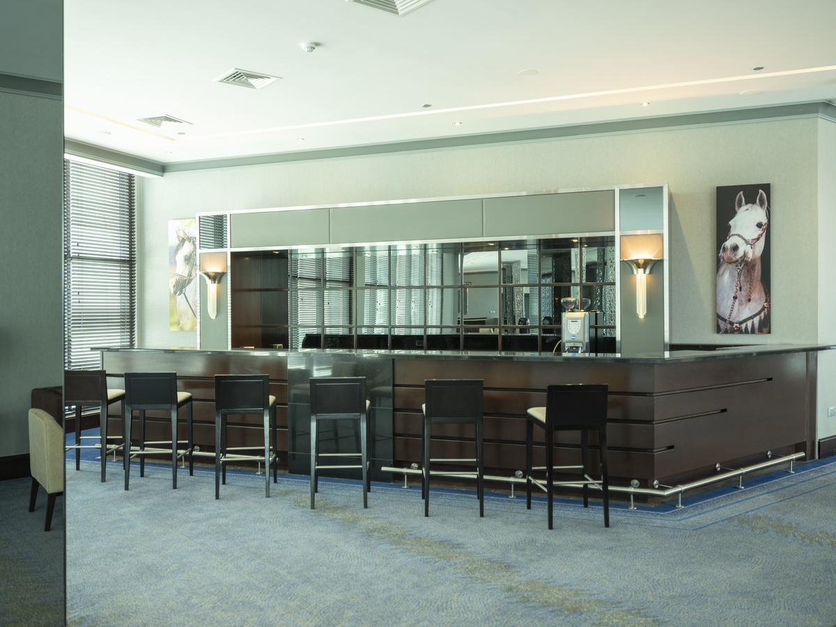 Retaj Salwa Resort & Spa ドーハ エクステリア 写真 The bar at the 360° Club