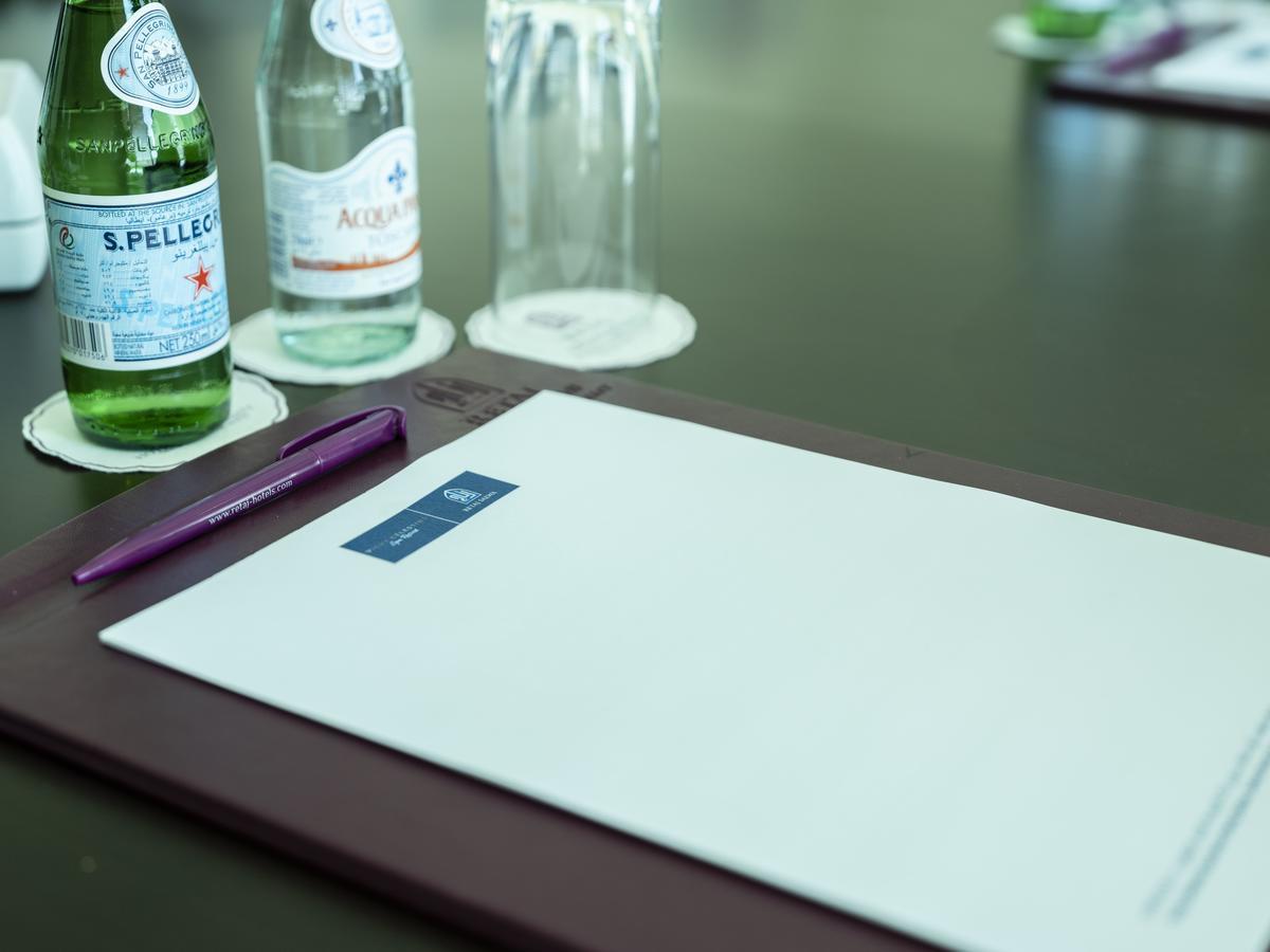 Retaj Salwa Resort & Spa ドーハ エクステリア 写真 A meeting folder