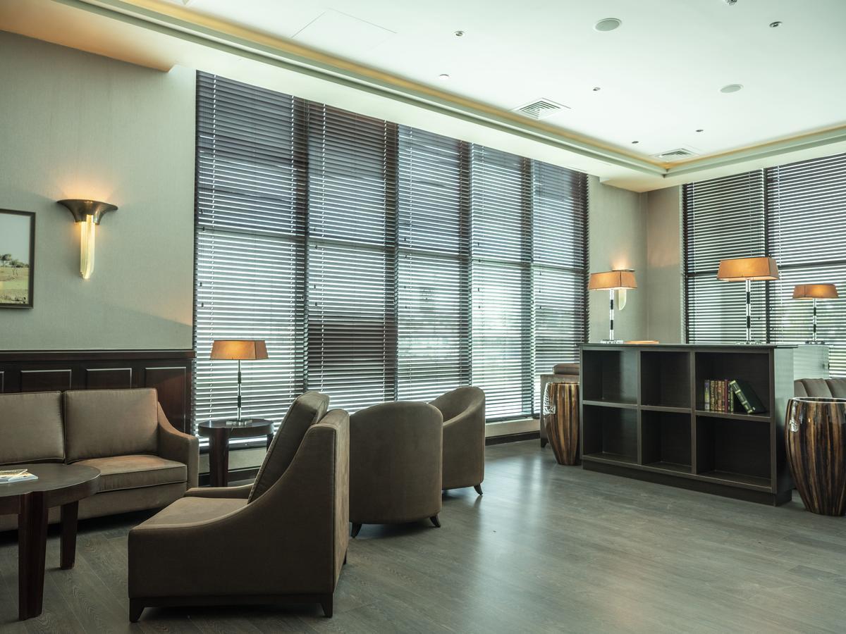 Retaj Salwa Resort & Spa ドーハ エクステリア 写真 The lounge at the airport