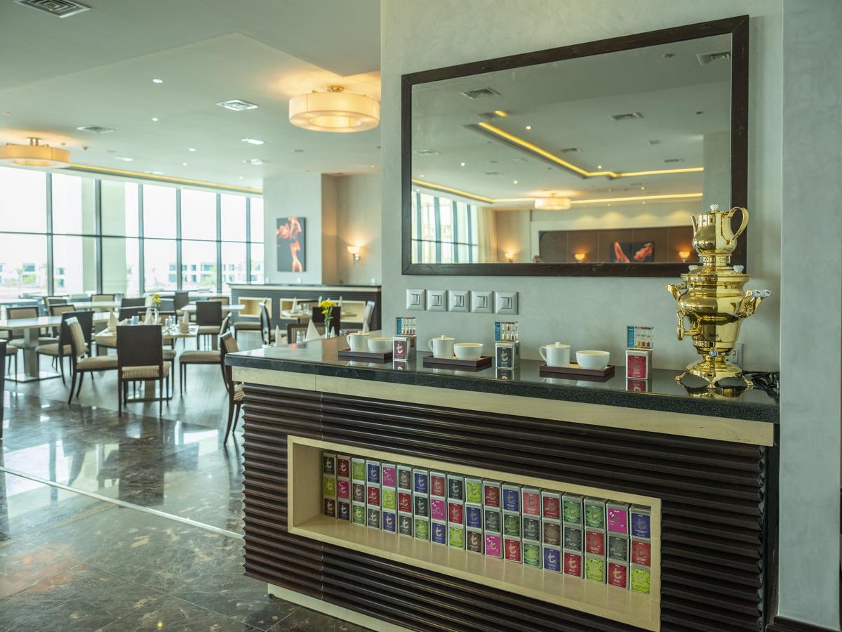 Retaj Salwa Resort & Spa ドーハ エクステリア 写真 The lounge at the airport