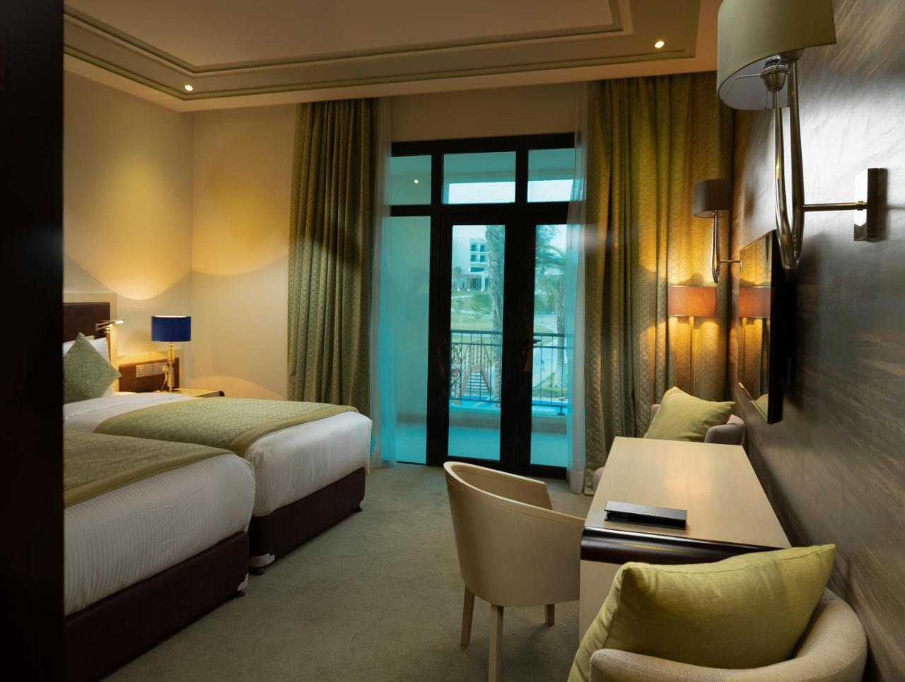 Retaj Salwa Resort & Spa ドーハ エクステリア 写真 A room at the hotel