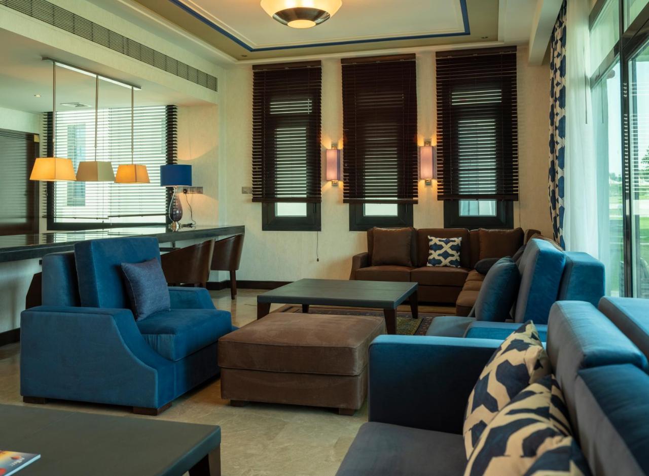 Retaj Salwa Resort & Spa ドーハ エクステリア 写真 The Club at Changi Airport