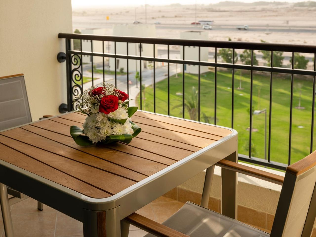 Retaj Salwa Resort & Spa ドーハ エクステリア 写真 A balcony